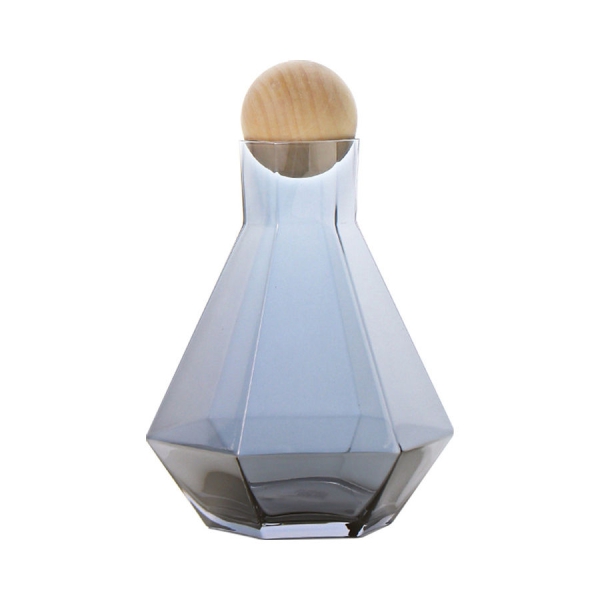 زجاجه مياه من الزجاج بتصميم منحوت بسته حواف مع غطاء سداده خشبيه رمادي بني 